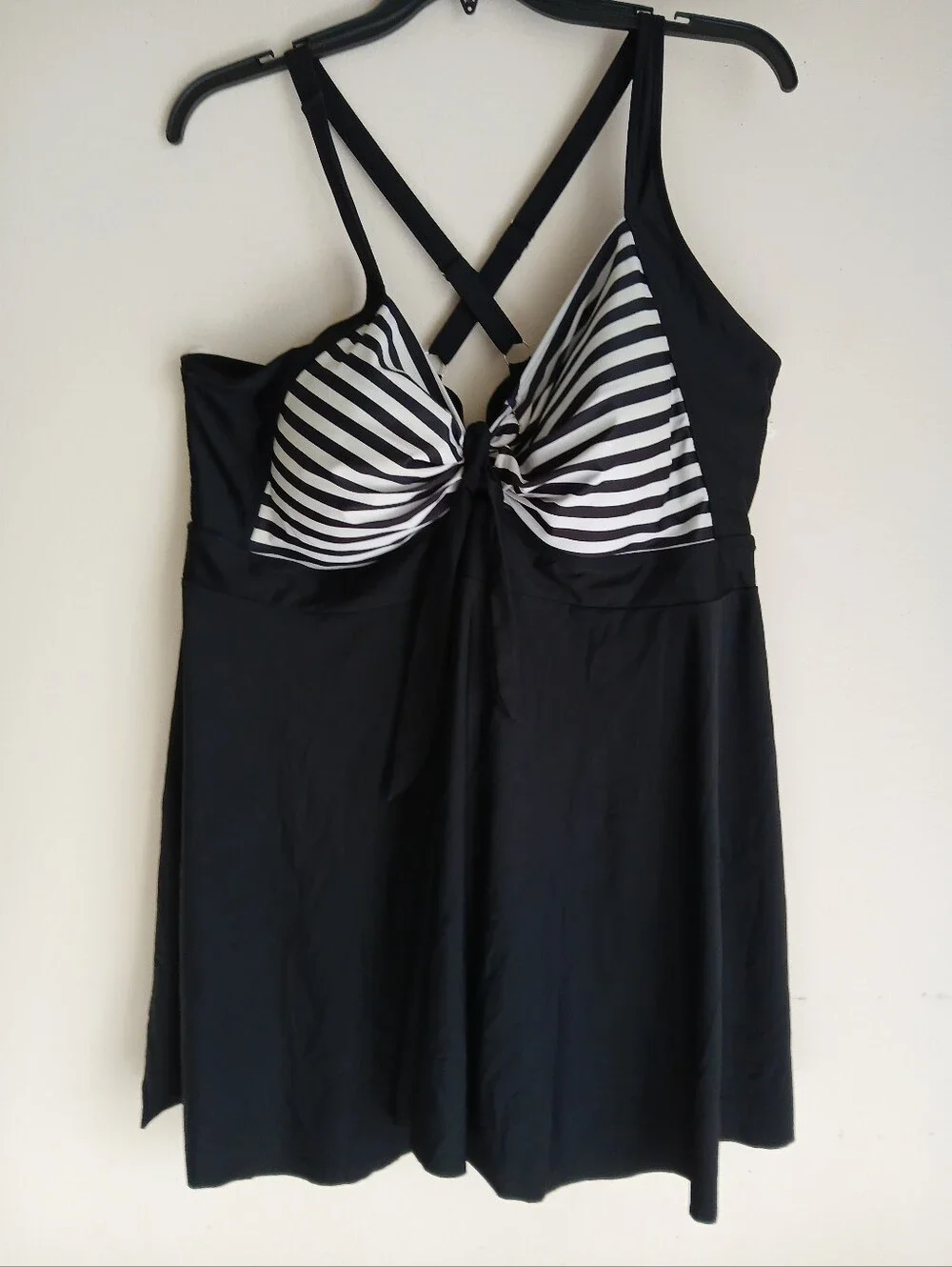 Bloom Chic Swim Top Size 26 Black White